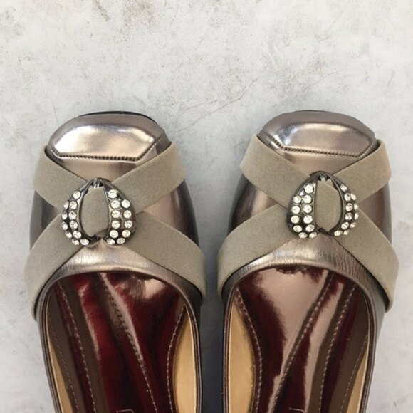 Elegant Metallic Velvet Heart Buckle Flats Shoes - Picture 2 of 16